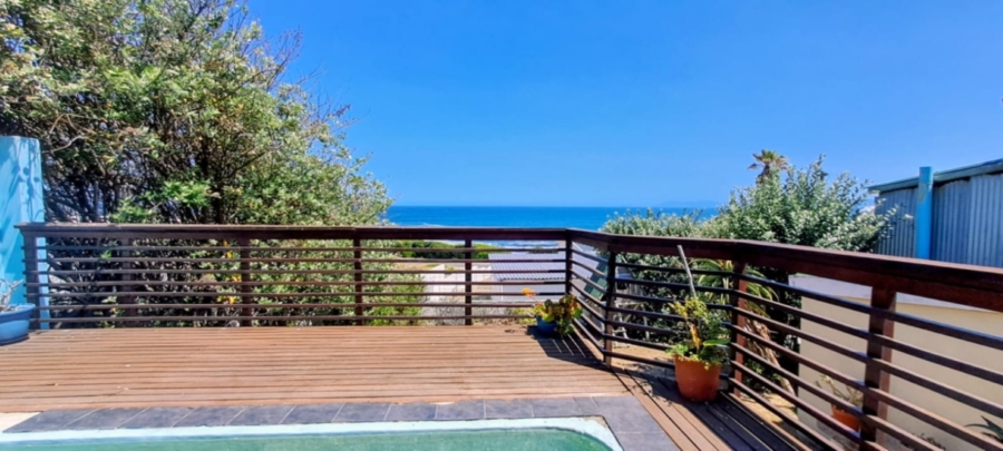 4 Bedroom Property for Sale in Perlemoenbaai Western Cape